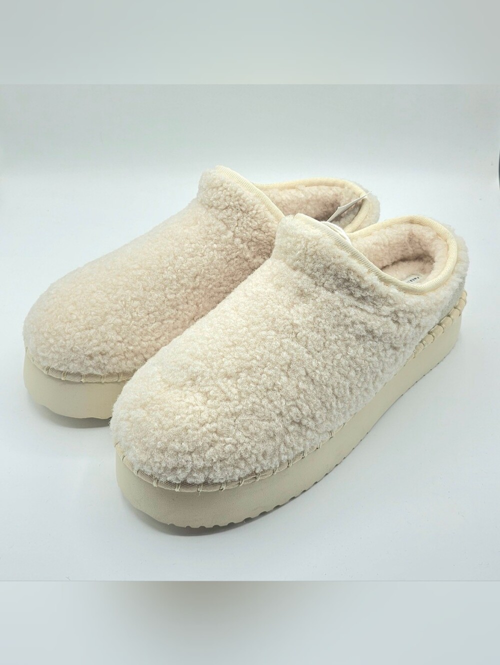 American Eagle Plush Platform Clog Slippers Cream US 9 NWT